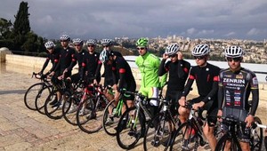 Peter Sagan si užíva Jeruzalem s priateľkou i na bicykli