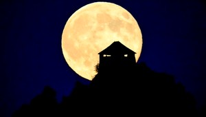 Supermesiac predviedol nebeskú šou