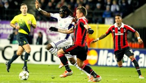 Mexés napodobnil Ibrahimovičove nožničky. Kto ich vystrihol lepšie?