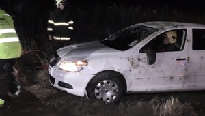 Dopravná nehoda pri Humennom. V aute sa okrem vodiča viezla aj žena v pokročilom štádiu tehotenstva