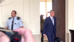 Pojednávanie s Andrejom Babišom: Na zmluvách mal sfalšovať podpis svojho syna