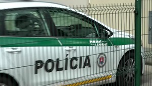 Útok palicou na okresnom úrade: Mladík napadol riaditeľa jedného z odborov