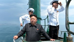 Kim Čong-un sa previezol pýchou KĽDR, hrdzavou ponorkou