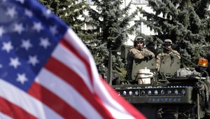 Americké tanky a vojaci sa približujú k slovenským hraniciam