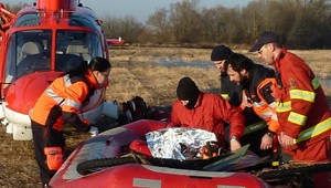 Cyklista skončil v močiari, zasahoval vrtuľník