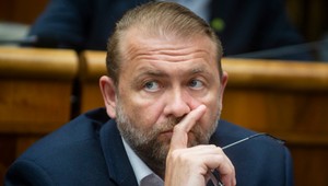 Skvapalnený plyn, prezident Rizman i vytiahnuté káble: Terčom vtipov sa stal aj Halák, Danko alebo Pellegrini