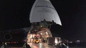 Na bratislavskom letisku pristálo lietadlo s antigénovými testami