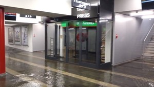 Hasiči zasahujú pre prívalový dážď. Zatopená je aj nemocnica