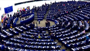 Lídri krajín EÚ sa nedohodli na obsadení funkcií. Prezident Macron po samite podporil Angelu Merkel