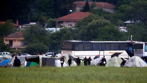 Grécko začalo s evakuáciou migrantov z Idomeni