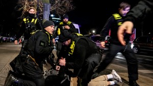 Pri pamätníku holokaustu došlo k útoku. Páchateľ vážne zranil jednu osobu