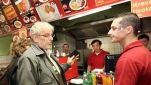 Ďalšie kontroly v čínach. Chuť do jedla to nevzbudí...