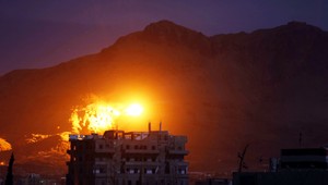 Koalícia proti povstalcom bombardovala svadbu, zahynulo 131 ľudí