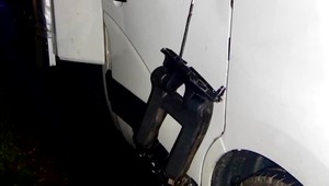 Chodca v tme zachytila dodávka spätným zrkadlom. Zraneniam podľahol