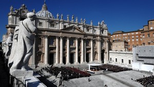 Tieň pontifikátu Benedikta XVI.? Korupcia, machinácie, sex