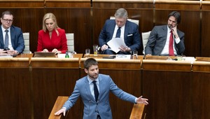 Nedôvera vláde pokračuje. Opozičné strany opäť podali návrh na odvolanie Fica