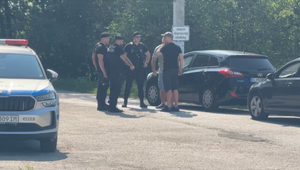 Rozruch v Ivanke pri Dunaji. Kukláči priviezli strelca na miesto činu