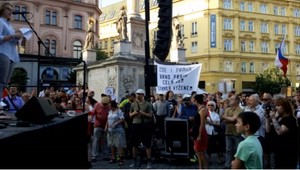 LIVE z ČR: Tisícky ľudí v Česku opäť demonštrujú za demisiu ministerky spravodlivosti a Babiša