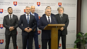 Návrh na zníženie platu prezidenta Pellegriniho na polovicu: SNS podľa Smeru ustupuje