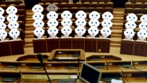 Roboti by mohli vystriedať politikov. Prieskum tvrdí, že tretina obyvateľov by ich hneď vymenila