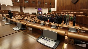 VIDEO: Poslancom prekážal slušný protest ľudí