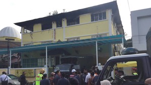 Pri požiari v škole zahynulo 25 ľudí, prevažne tínedžerov