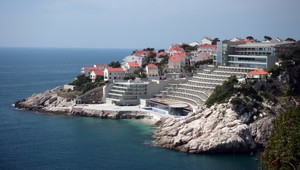 Obľúbený letný ostrov varuje: More je plné výkalov, nevstupujte do vody