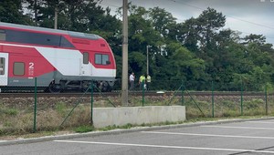 V Ivanke pri Dunaji muž skočil pod vlak, rušňovodič už nedokázal zrážke zabrániť