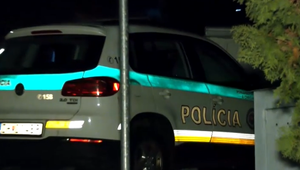 Pri kostole našli telo mŕtvej ženy s bodnými ranami