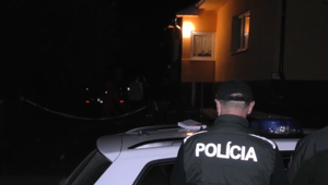 Hádka mužov vyústila až do boja o život. Muž sa po čine sa pred kamerou priznal, že strieľal, teraz tvrdí opak