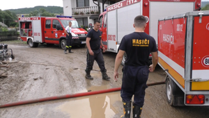 Počet zaplavených domov narástol. S následkami búrok pomáha aj armáda