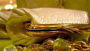 Zlodej vo V. Kapušanoch kradol šperky, v obci Valaliky náradie