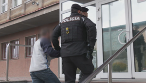 Muž napadol svojho kamaráta. Útok polícia vyšetruje ako pokus o vraždu