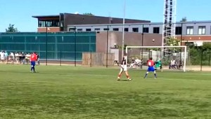 Brankár charakter! Ani mu len nenapadlo napraviť hrubú chybu rozhodcu laika