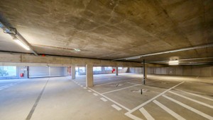 Karlova Ves má nový parkovací dom. Kto zaparkuje bezplatne?