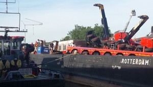 Žeriavy sa zrútili na obytné domy. Hlásia mnoho ťažko zranených