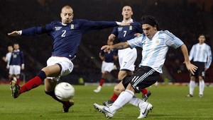 Lippiho svetový rekord, Maradonov úspešný debut a Miloševičova derniéra