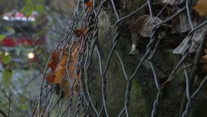 Frekventovanú cestu ohrozujú skaly. Oceľové siete sú už preplnené