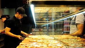 Muž (30) prepadol zvolenskú pizzeriu s príborovým nožom!