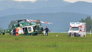 Prvý zo zranených pilotov sa prebral z umelého spánku