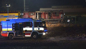 Požiar rušňa pri stanici: Hustý dym a plamene vystrašili cestujúcich