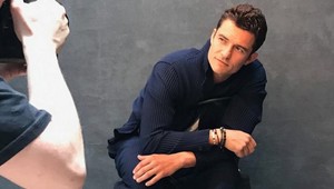 Šialená jazda mestom, každú noc v bare. Bloom si užíva Prahu