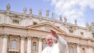 Vatikán potvrdil oficiálnu príčinu smrti pápeža Františka