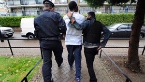 Začalo sa zúčtovanie, polícia vo veľkom zatýka