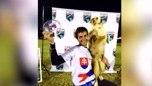 Obrovský úspech pre Slovensko! Kynológ Patrik so svojim psom v USA vybojovali medailu