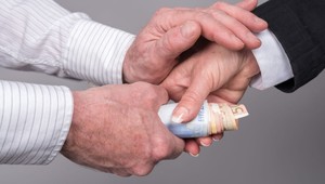 Poctivo nahlásil korupciu. Národná jednotka finančnej polície tvrdila, že telefonát neeviduje