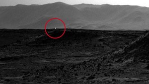 FOTO. Na Marse sa zjavila záhadná postava