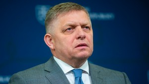 Robert Fico podporuje okamžité prímerie na Ukrajine. Konflikt nemá vojenské riešenie, tvrdí