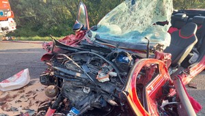 Vážna nehoda medzi Oravskou Lesnou a Zákamenným. Zázrak, že cestujúci prežili