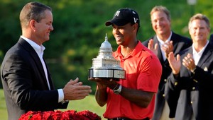 Woods (36) ako prvý golfista zarobil 100 miliónov USD